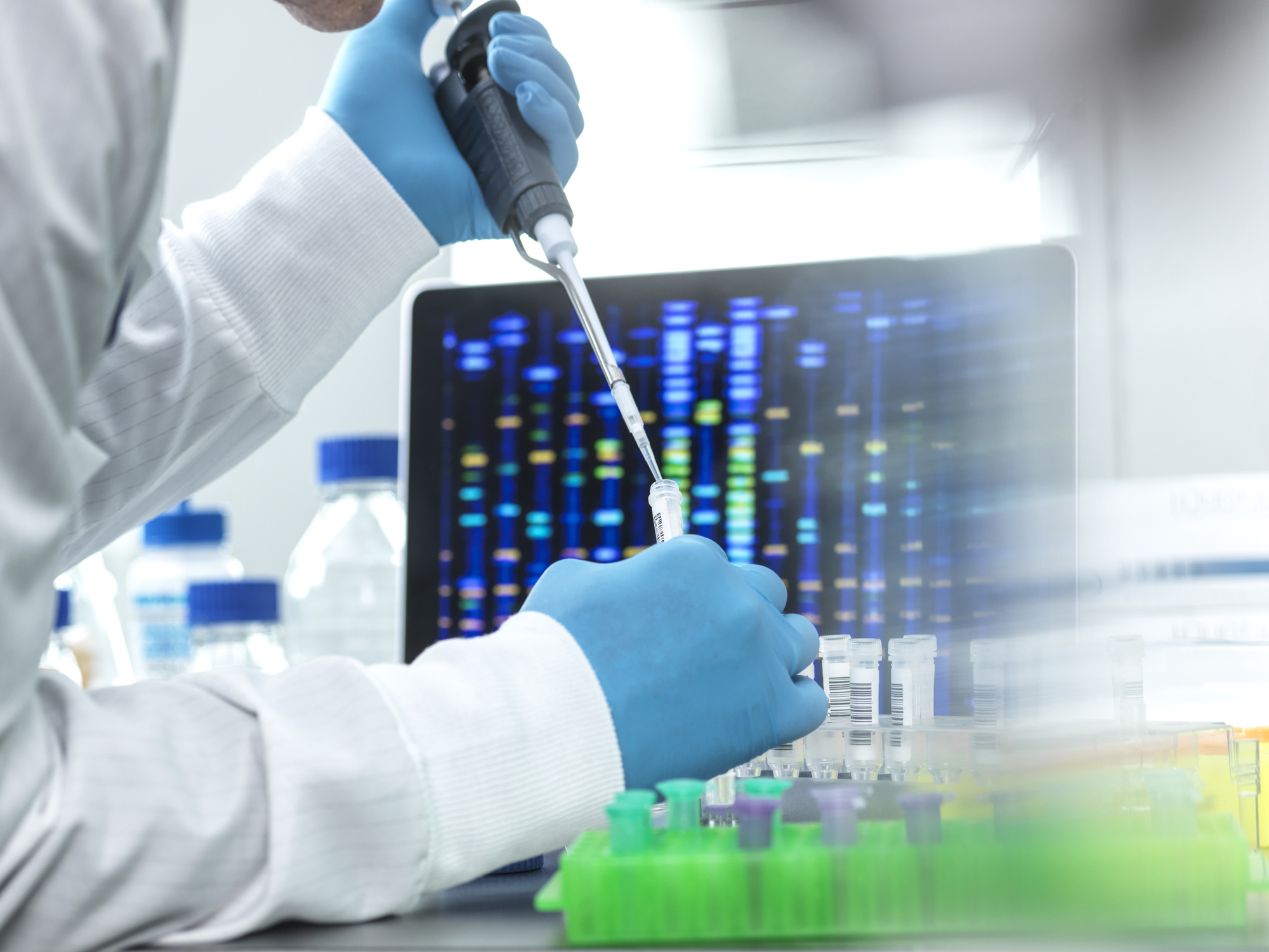 Image of a scientist using a pipette to conduct a genetic analysis