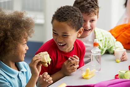 Students eating healthy packed lunches