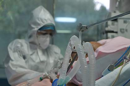 Patient in an intensive care unit Patient in an intensive care unit